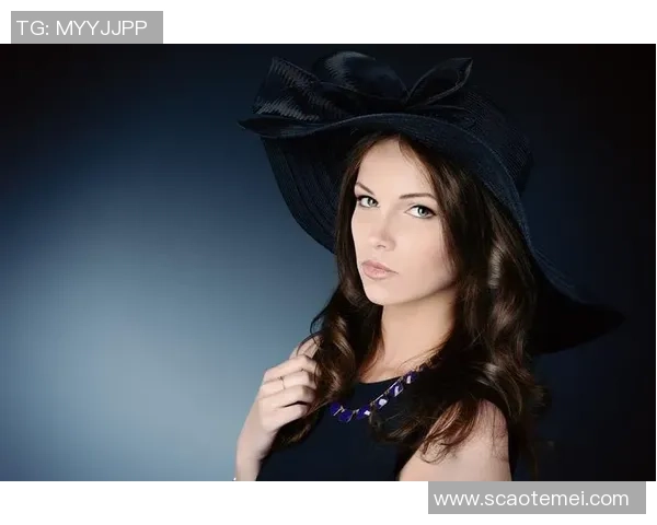 暗色头像下的足球明星女性魅力展现与运动精神交融之美