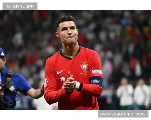 法国足球明星加盟曼联引发全球关注球迷热议未来表现 法国足球明星加盟曼联引发全球关注球迷热议未来表现