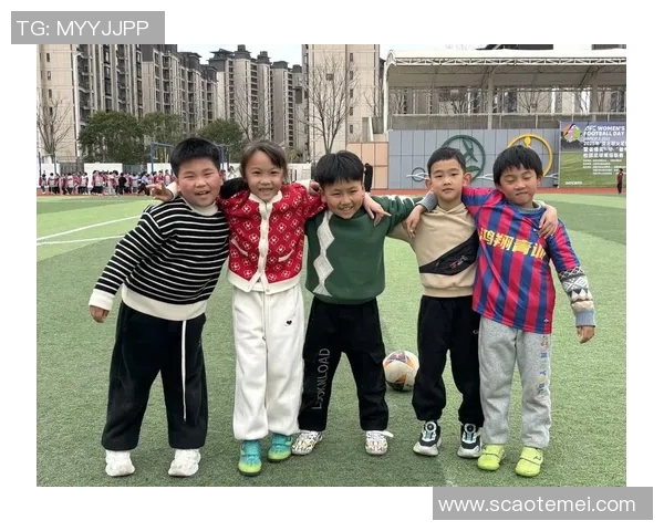 男孩对足球明星的崇拜心理及其背后的原因探讨